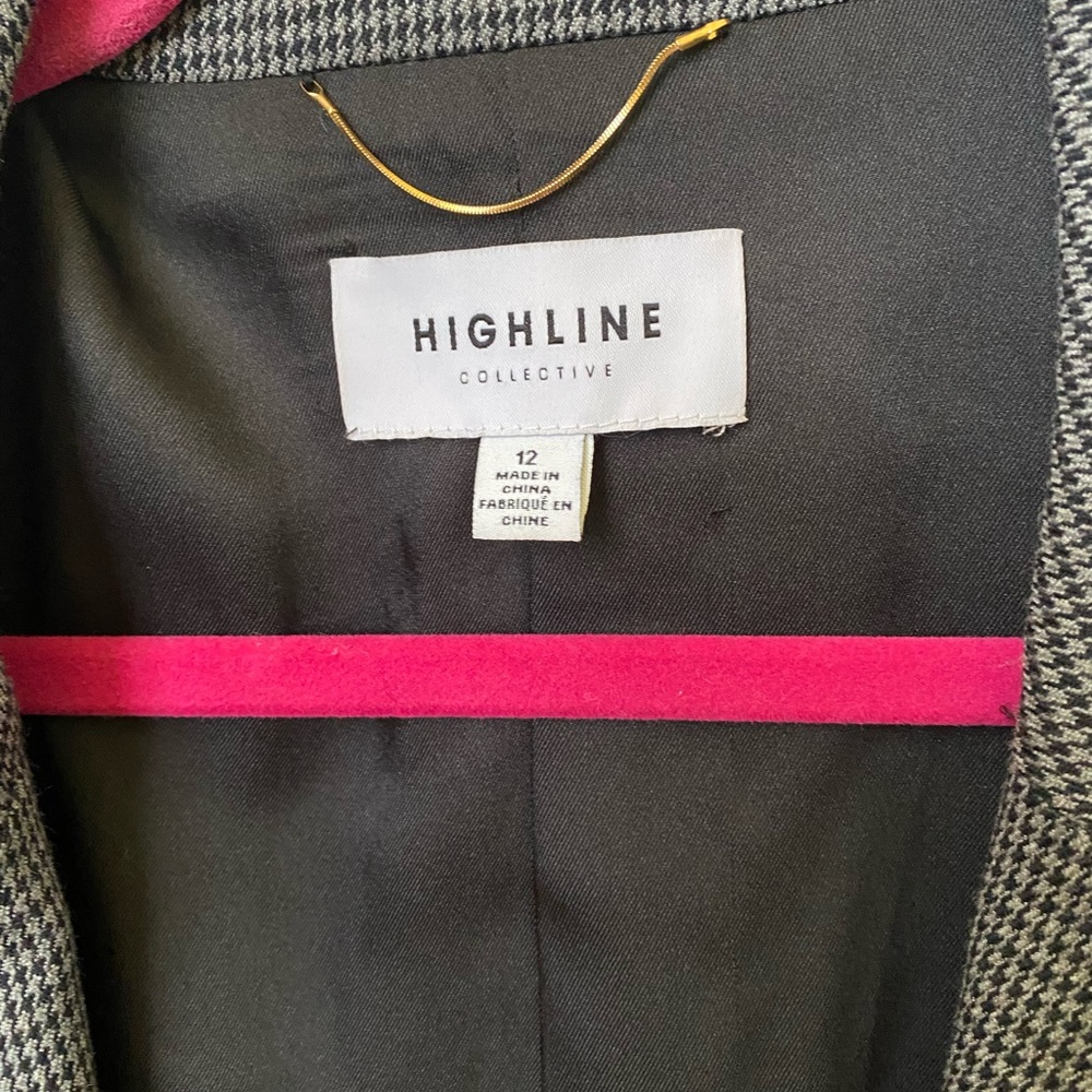 Blazer - Picture 3 of 4